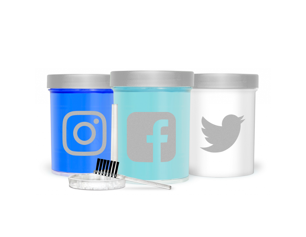 Social media links on jewelry cleaner